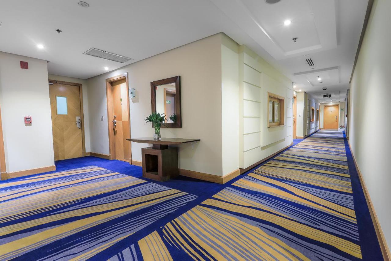 מכה Elaf Al Mashaer Hotel Makkah מראה חיצוני תמונה A corridor in a modern hotel
